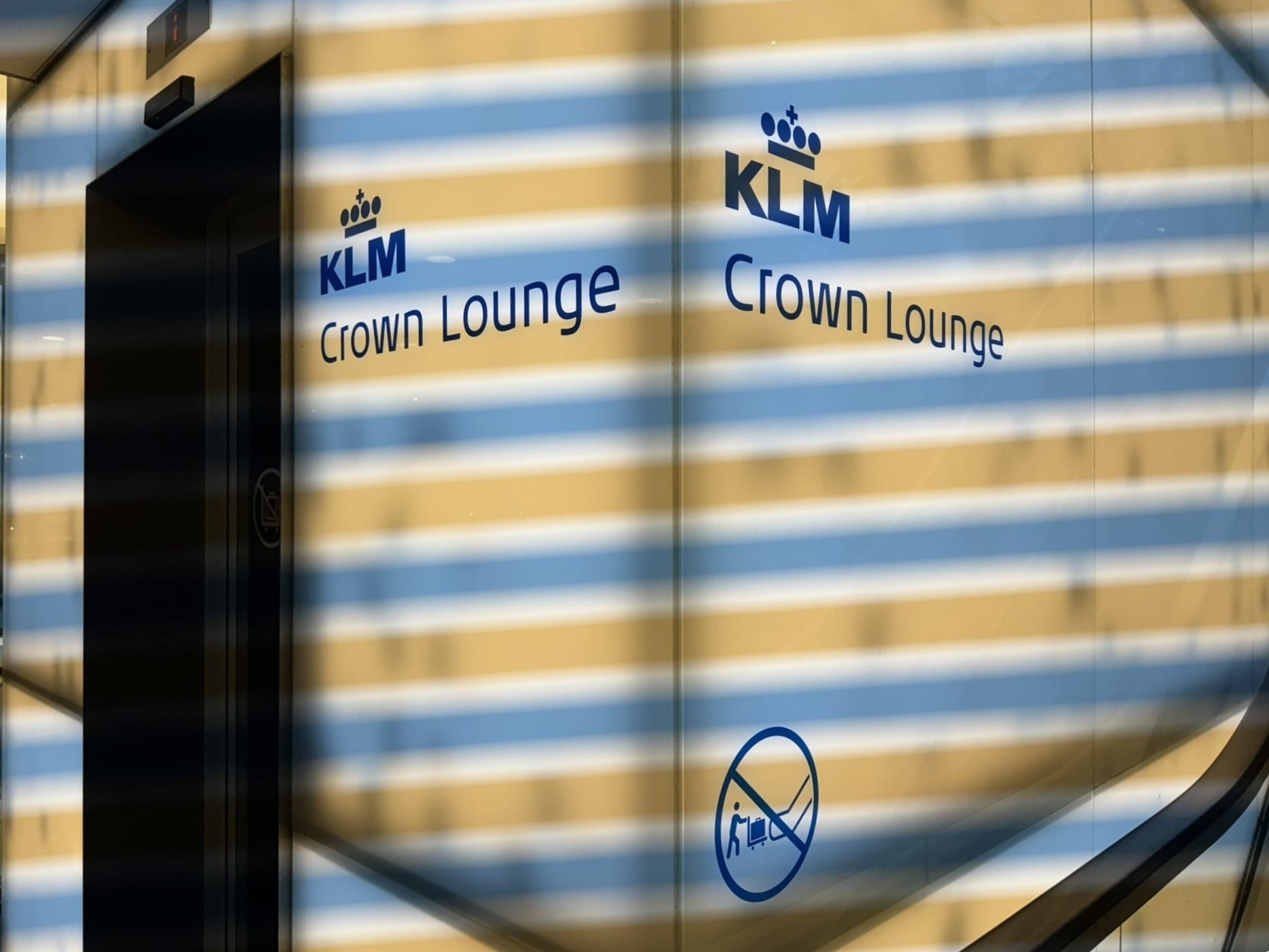 Review: KLM Crown Lounge (52) Amsterdam Schiphol Airport (AMS)