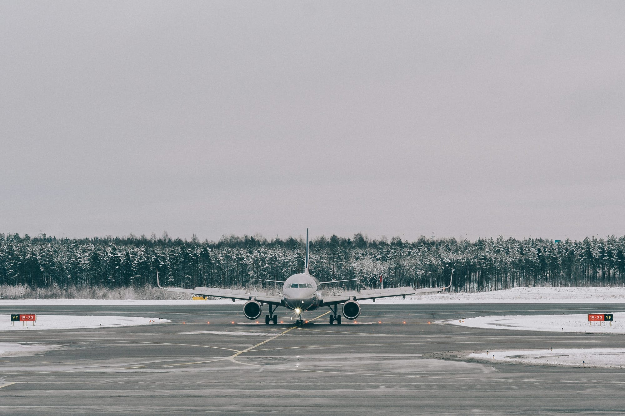 Can Airplanes Land on Snow?