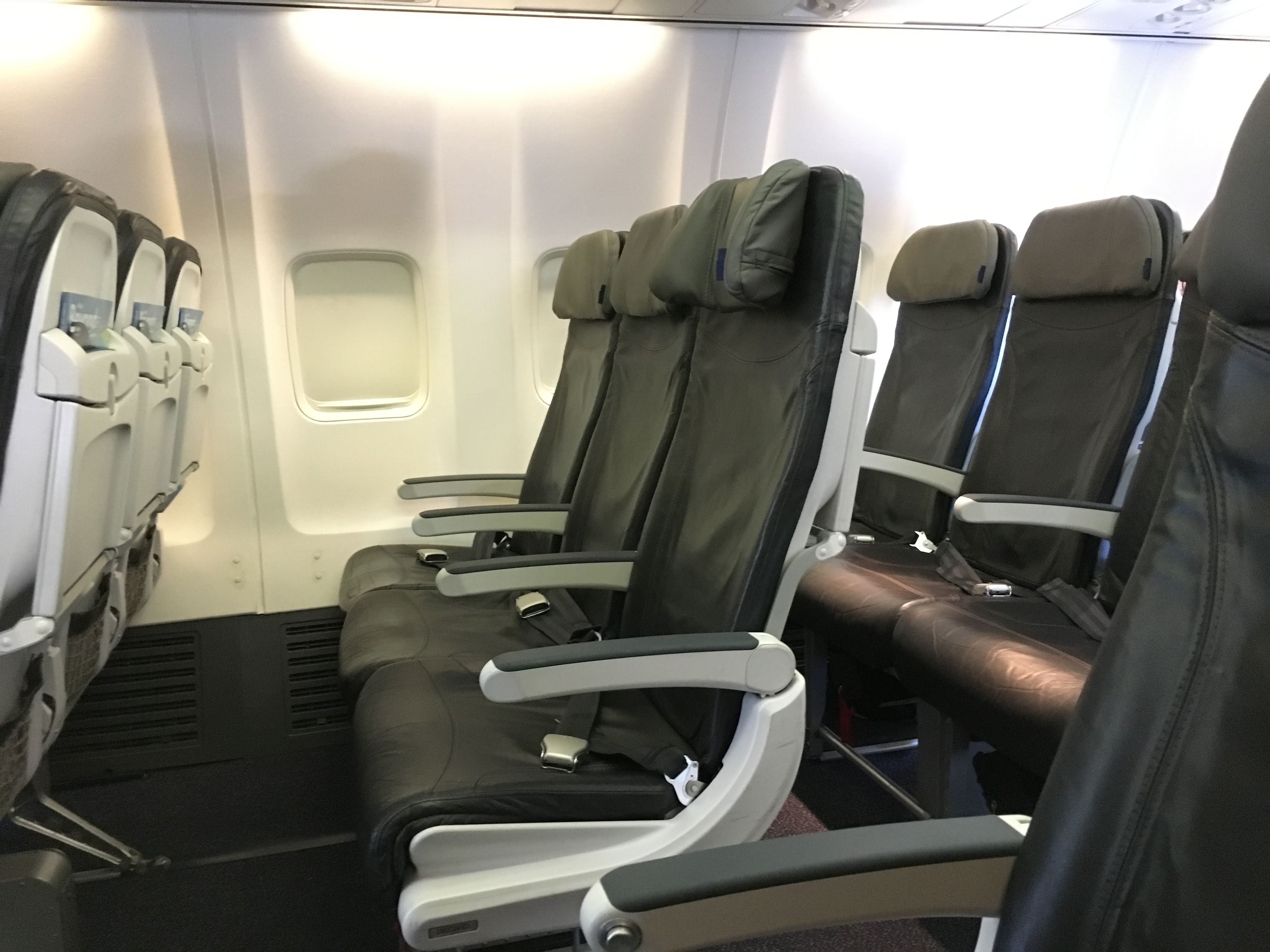 Flight Review: Alaska Airlines (Boeing 737-800) Premium Class From Seattle to Palm Springs