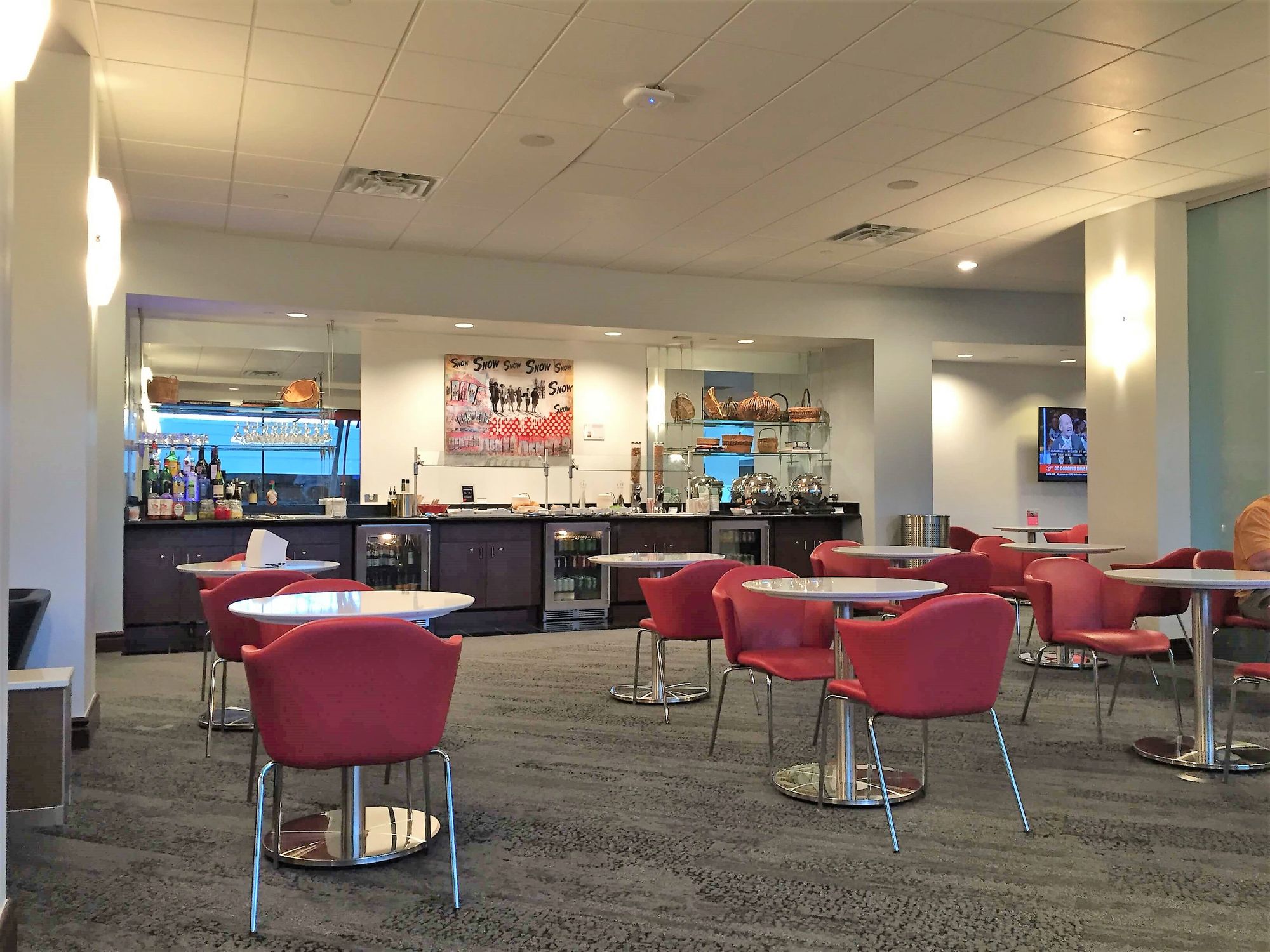                      Lounge Review: Delta Sky Club Denver Airport                             
                     
