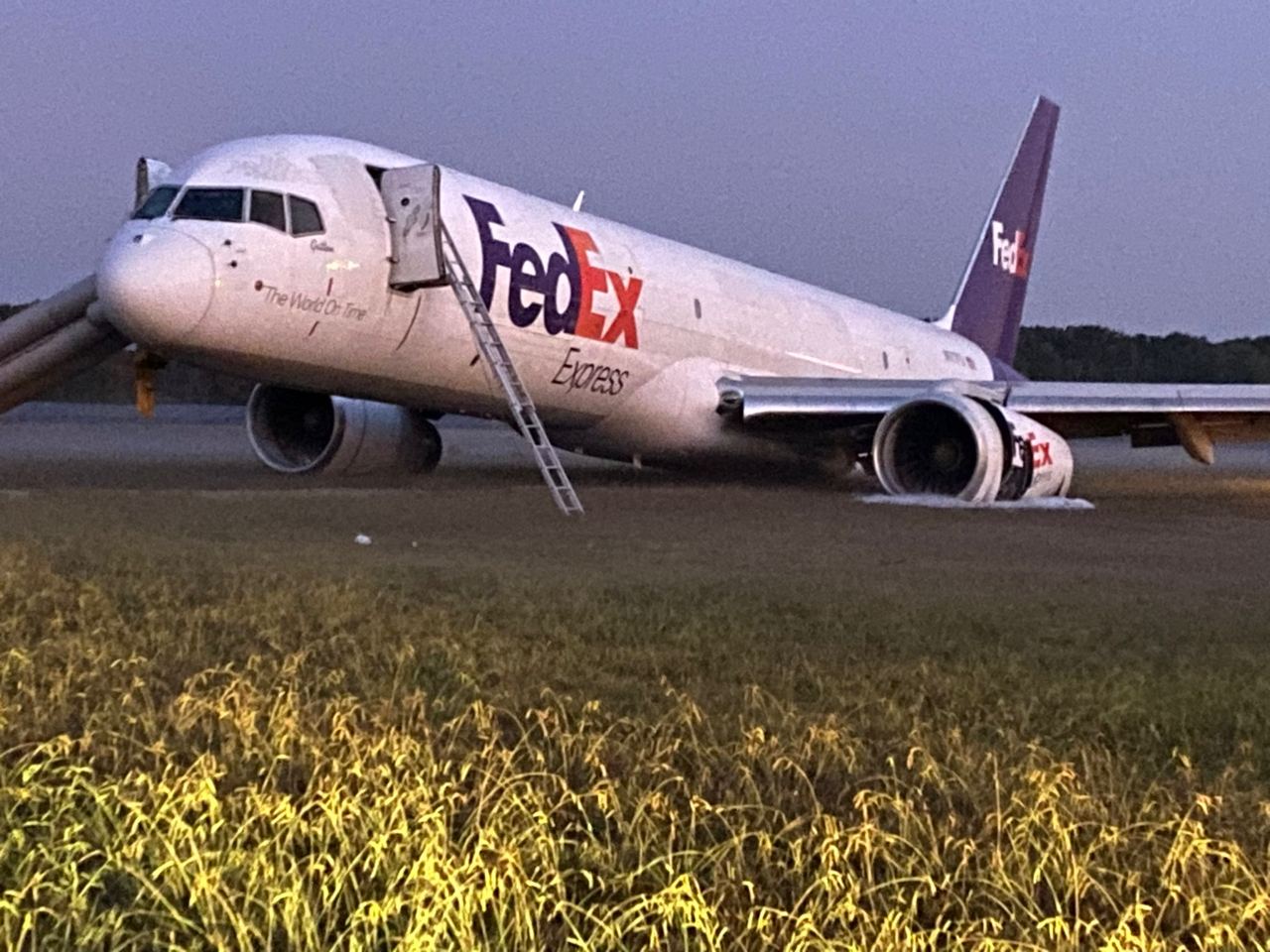 WATCH: FedEx 757 Lands Without Landing Gear in Tennessee
