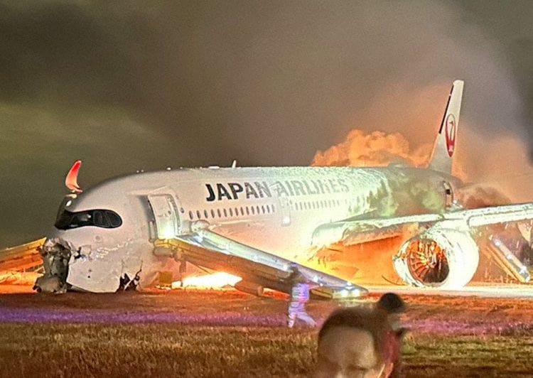                      Tokyo Haneda Airport Closed After JAL A350 Lands on Japanese Coast Guard Dash-8                             
                     