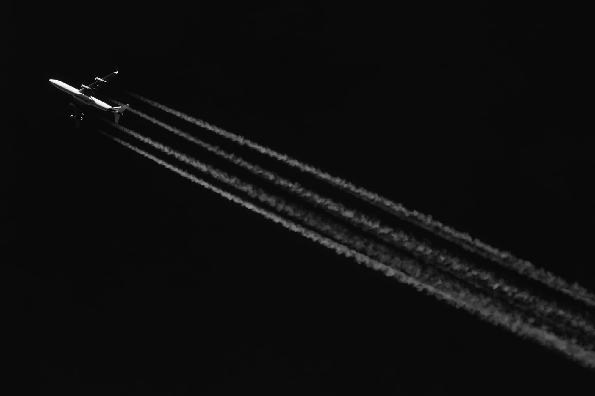Contrails or Chemtrails? Debunking the Conspiracy Theory
