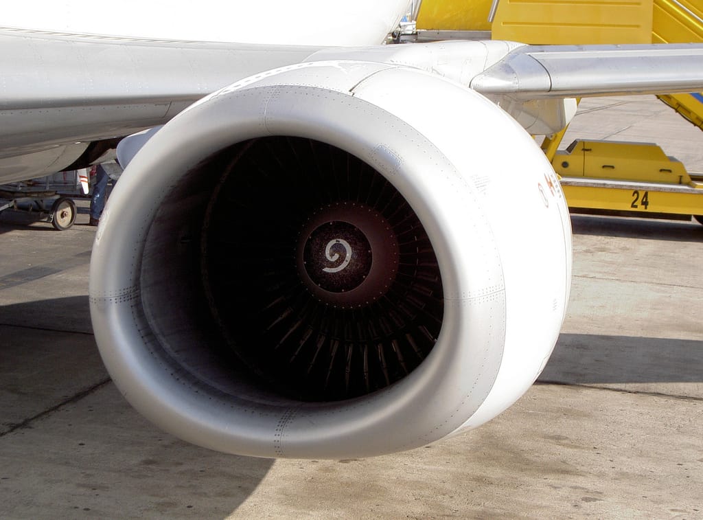 Why Don't Boeing 737 Engines Have a Perfectly Round Shape?