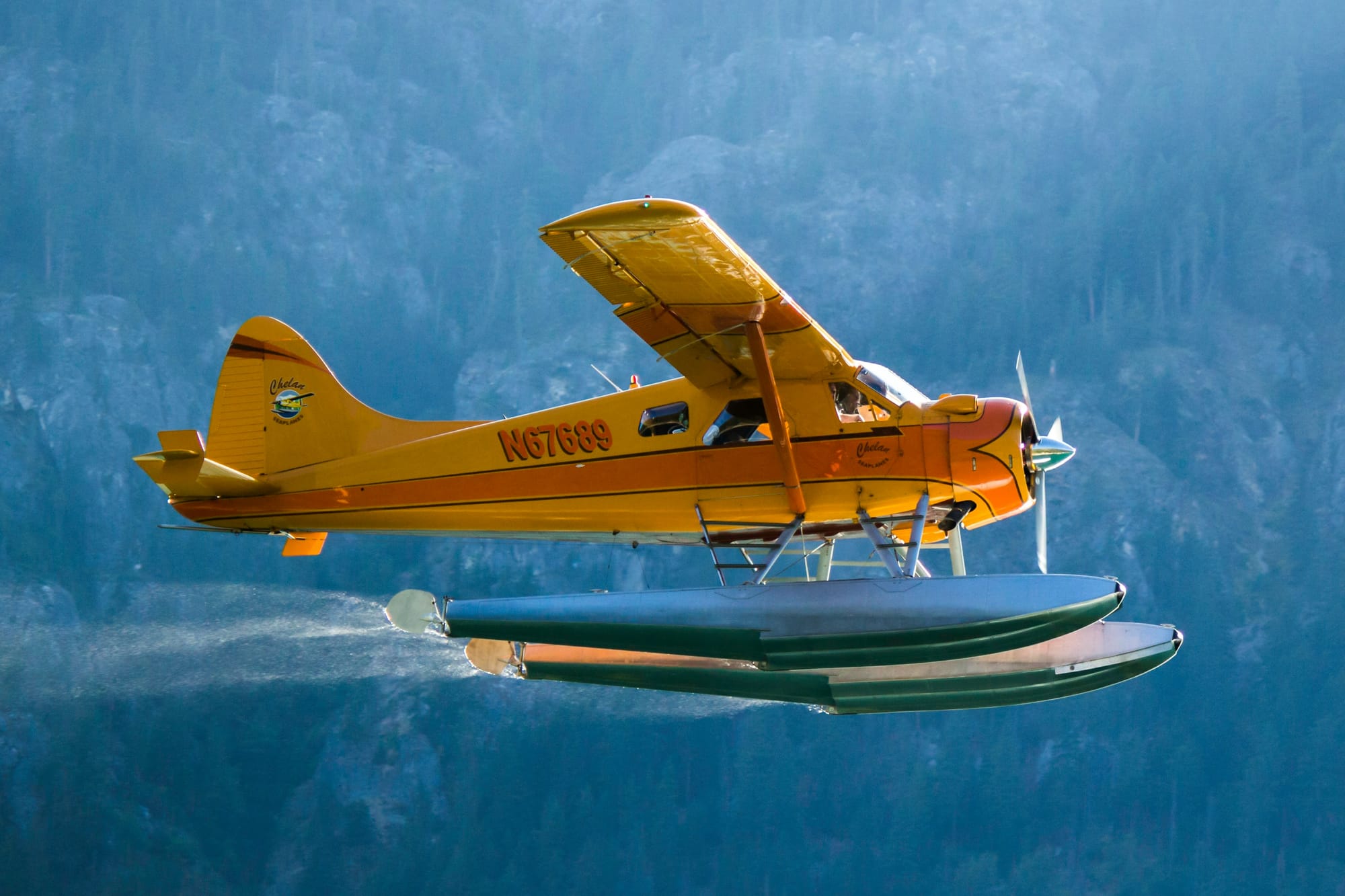 Who has the right of way: Seaplane or Boat?