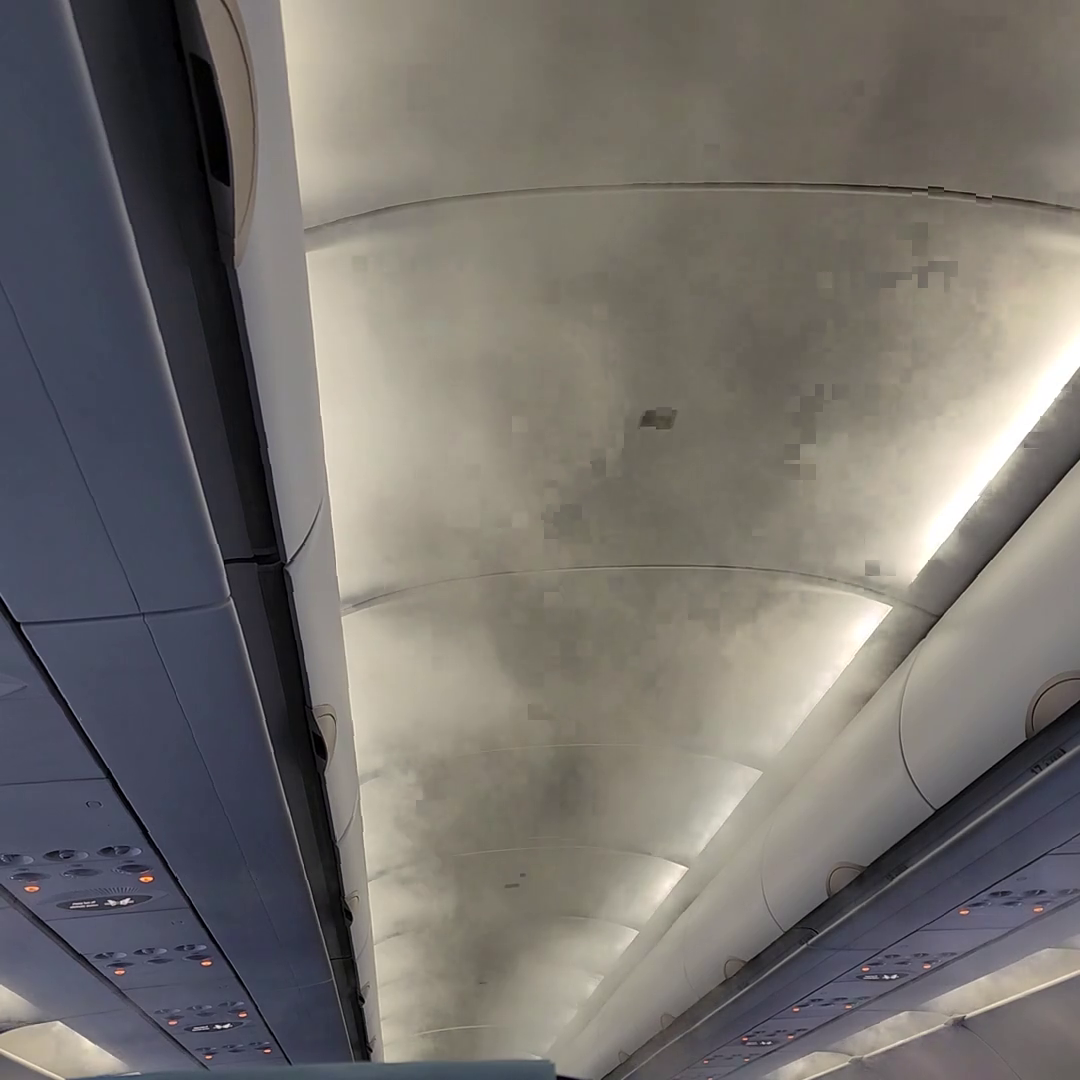 What Is That Mist Coming From the Vents Inside an Airplane?